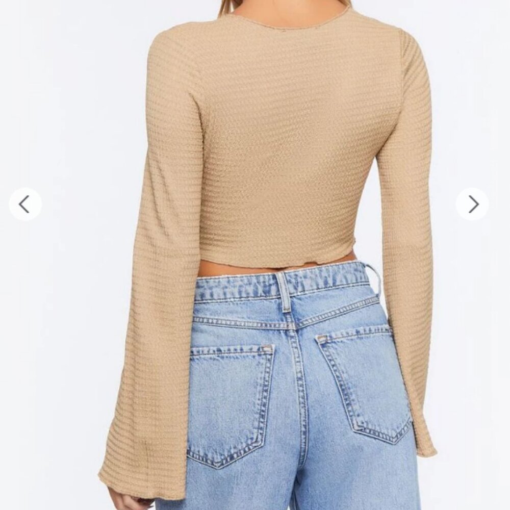 Forever21 || Plunging Bell Sleeve Crop Top - Picture 3 of 4